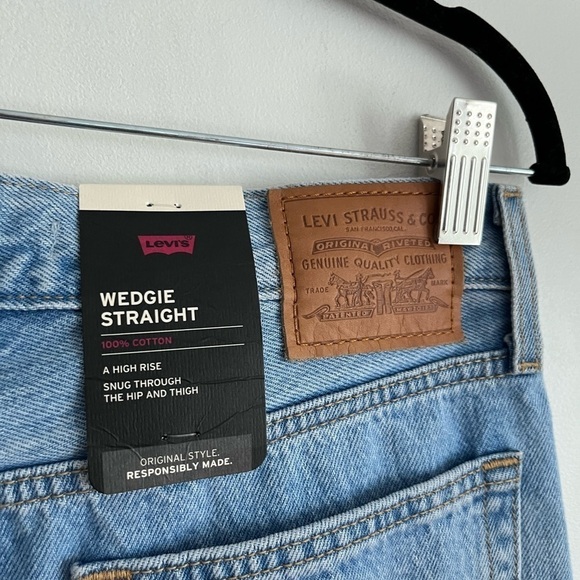 Levi's Wedgie Straight High Waist Button Fly NWT
Jeans Size 28X28 - Picture 8 of 11